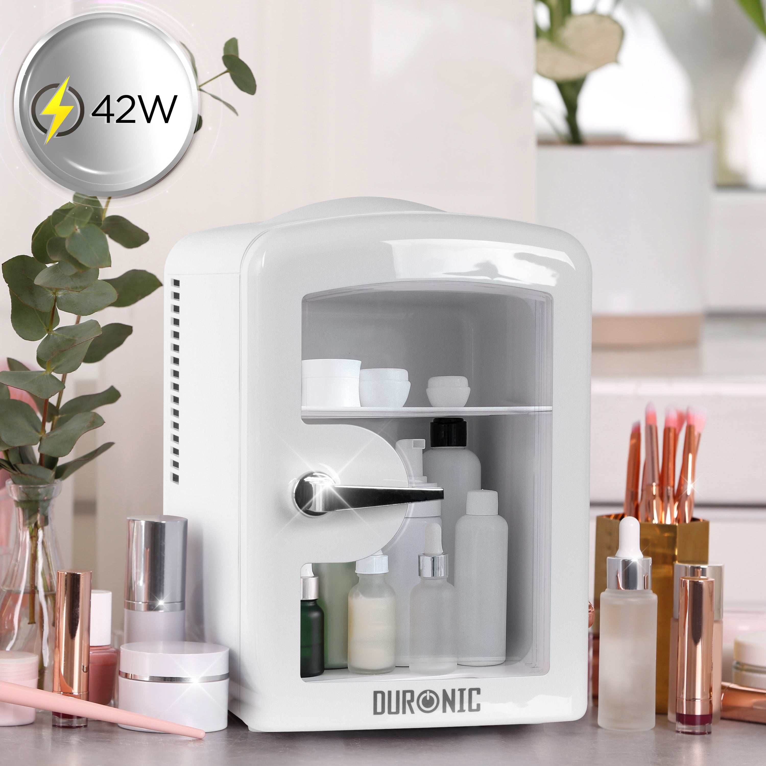 Duronic Mini Fridge Warmer white portable mini fridge weighing 1.5kg.