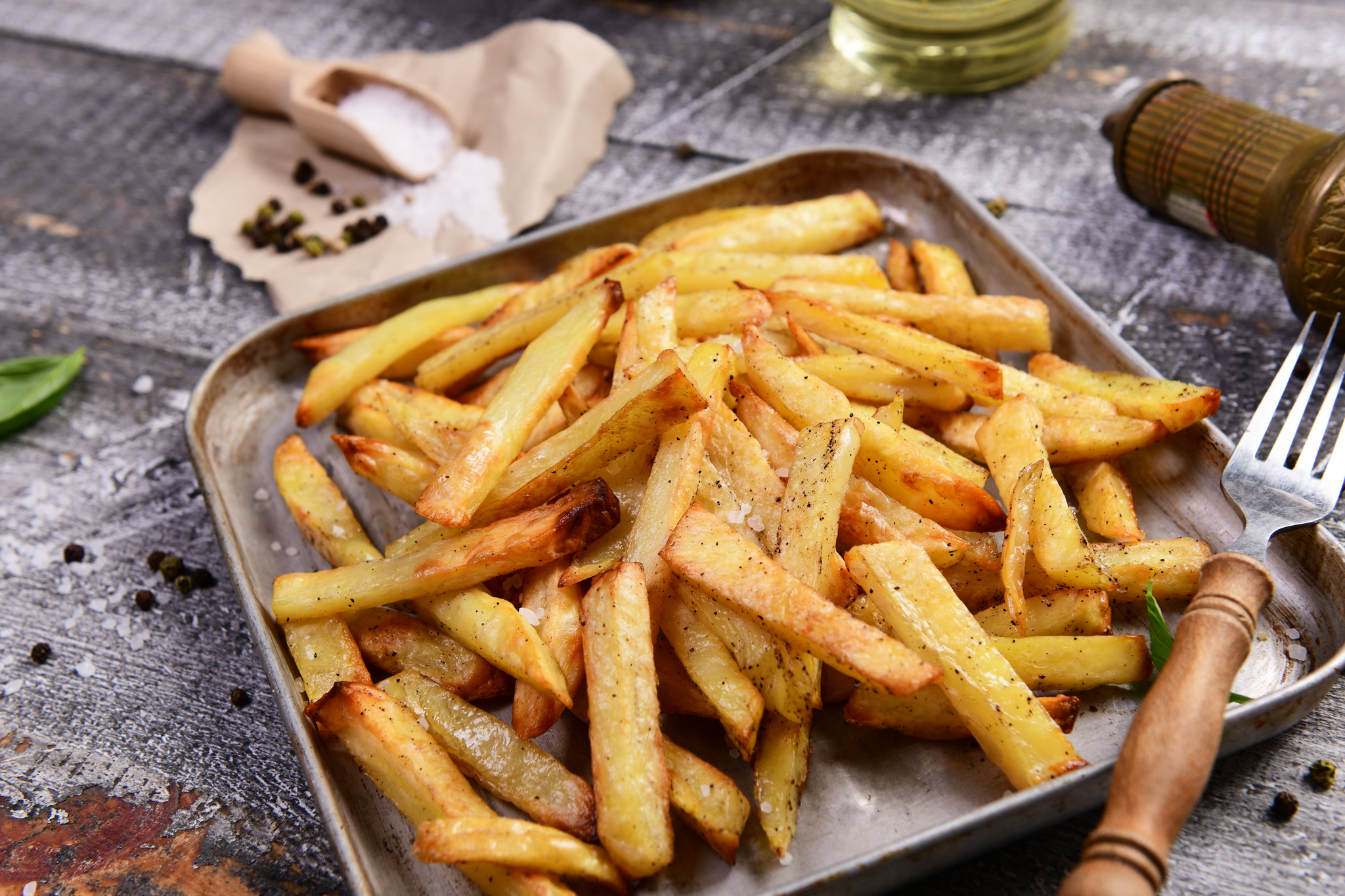 Delicious crispy homemade air fryer fries made using the Duronic AF34 large air fryer