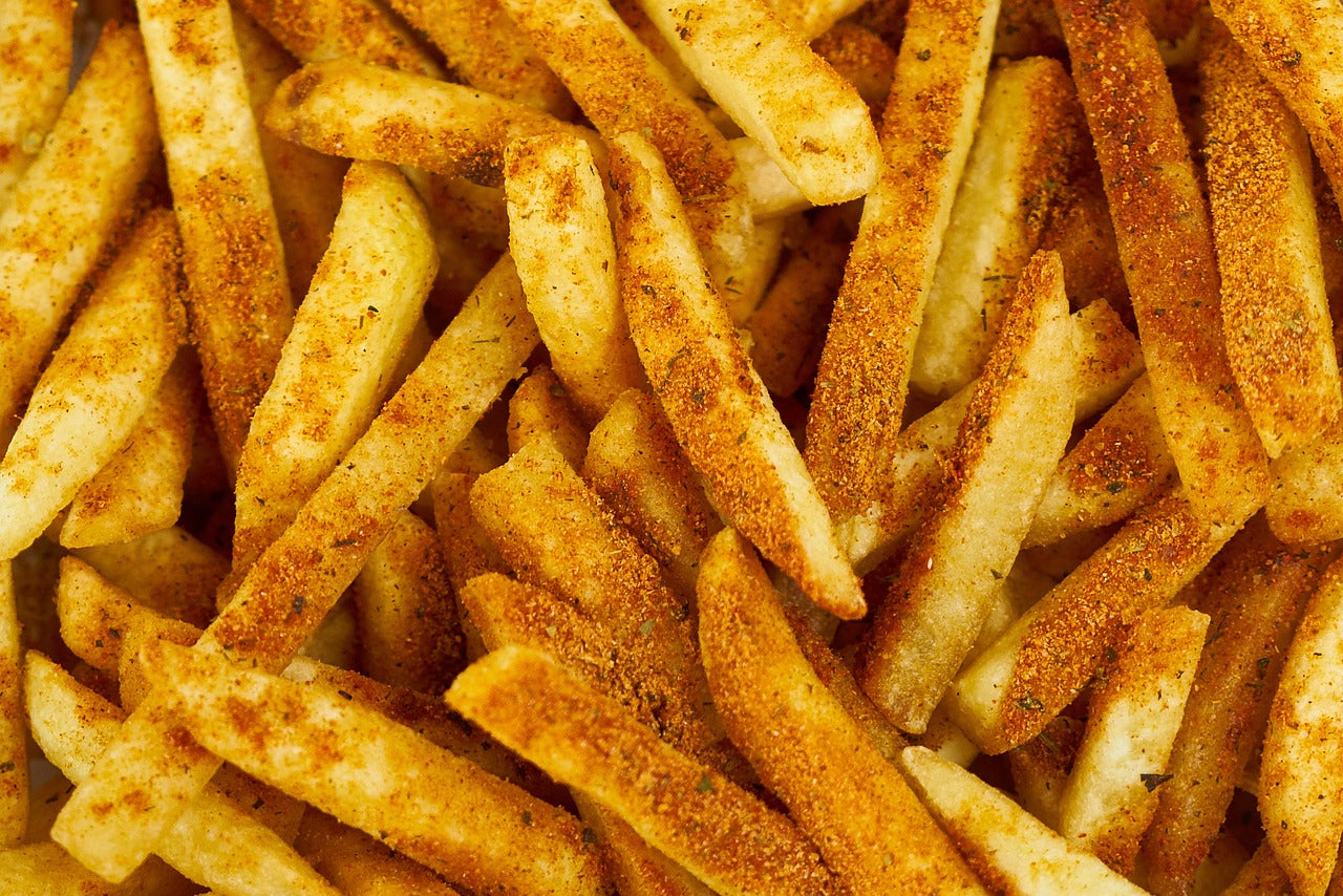 fries chips in an air fryer