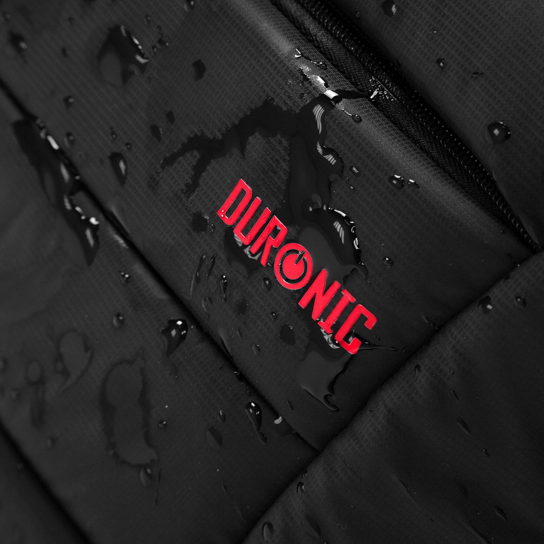 Duronic Laptop Messenger Bag covered in clear water droplets showing durability.